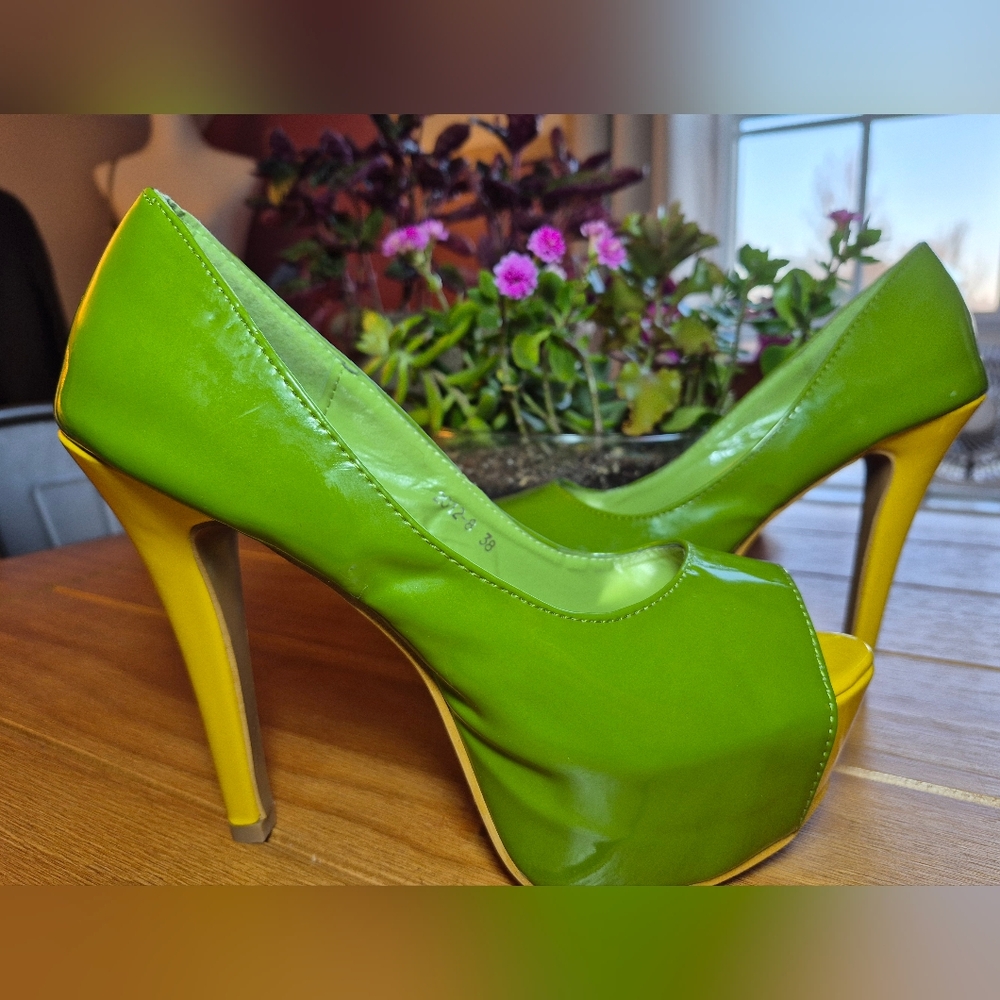 Kvoll Peep Toe‎ Heels - Size 38 (US 7.5)